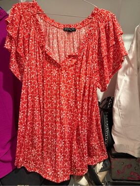 Absolutely Famous Red and White Floral Short-Sleeve Blouse